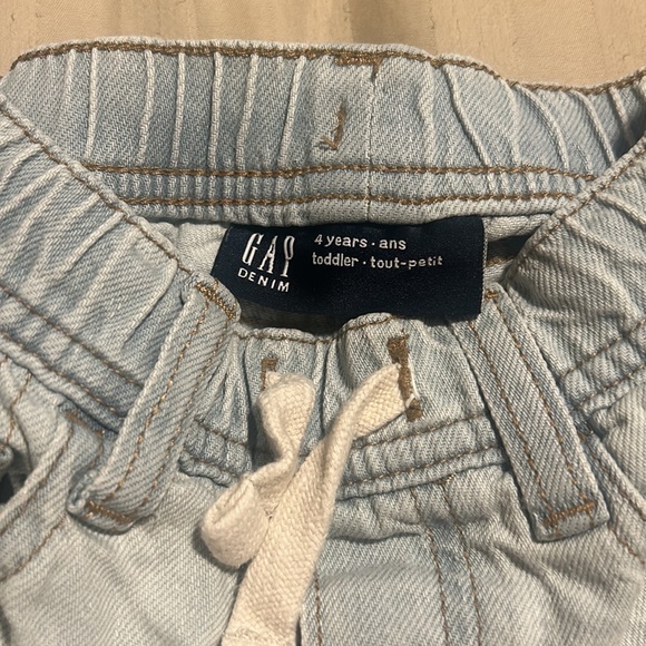 Gap Denim light wash toddler jean shorts size 4T - Picture 3 of 3